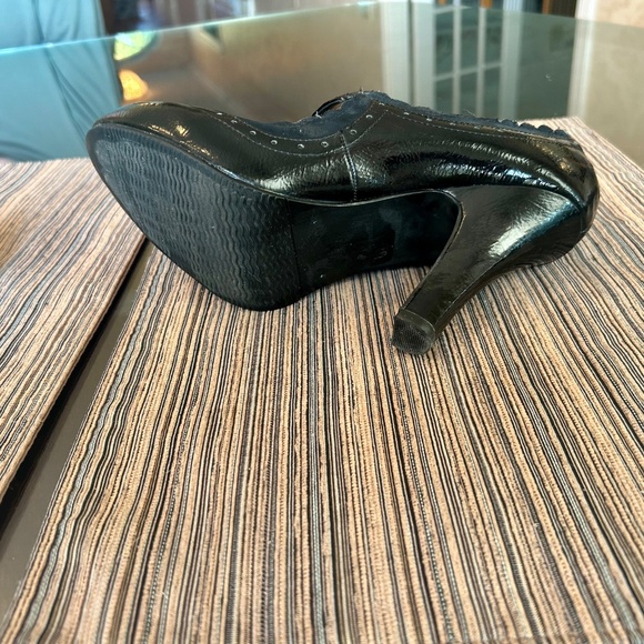 Steve Madden Black Patent Leather Mary Jane Heels with Scalloped Edges Size 9.5 - Picture 6 of 6